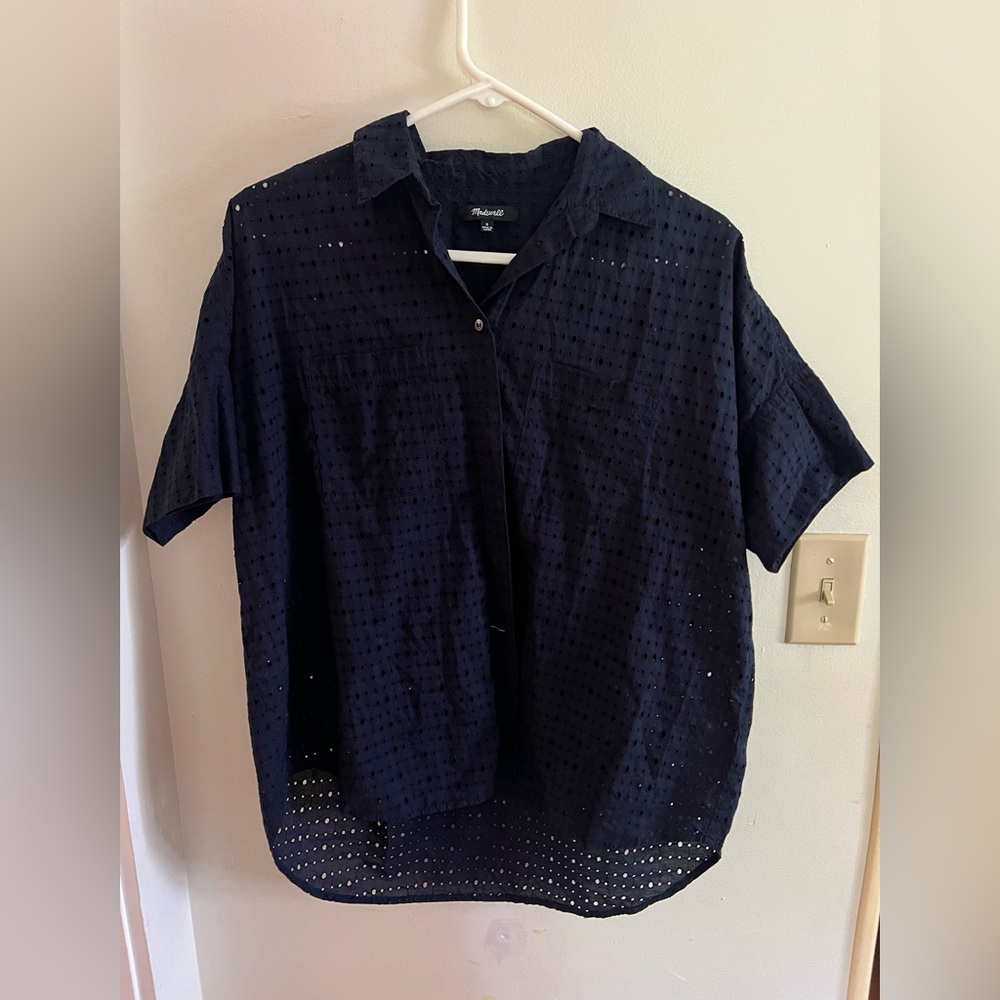 Madewell woman’s Navy Short Sleeve Eyelet Button Down Shirt Size Small